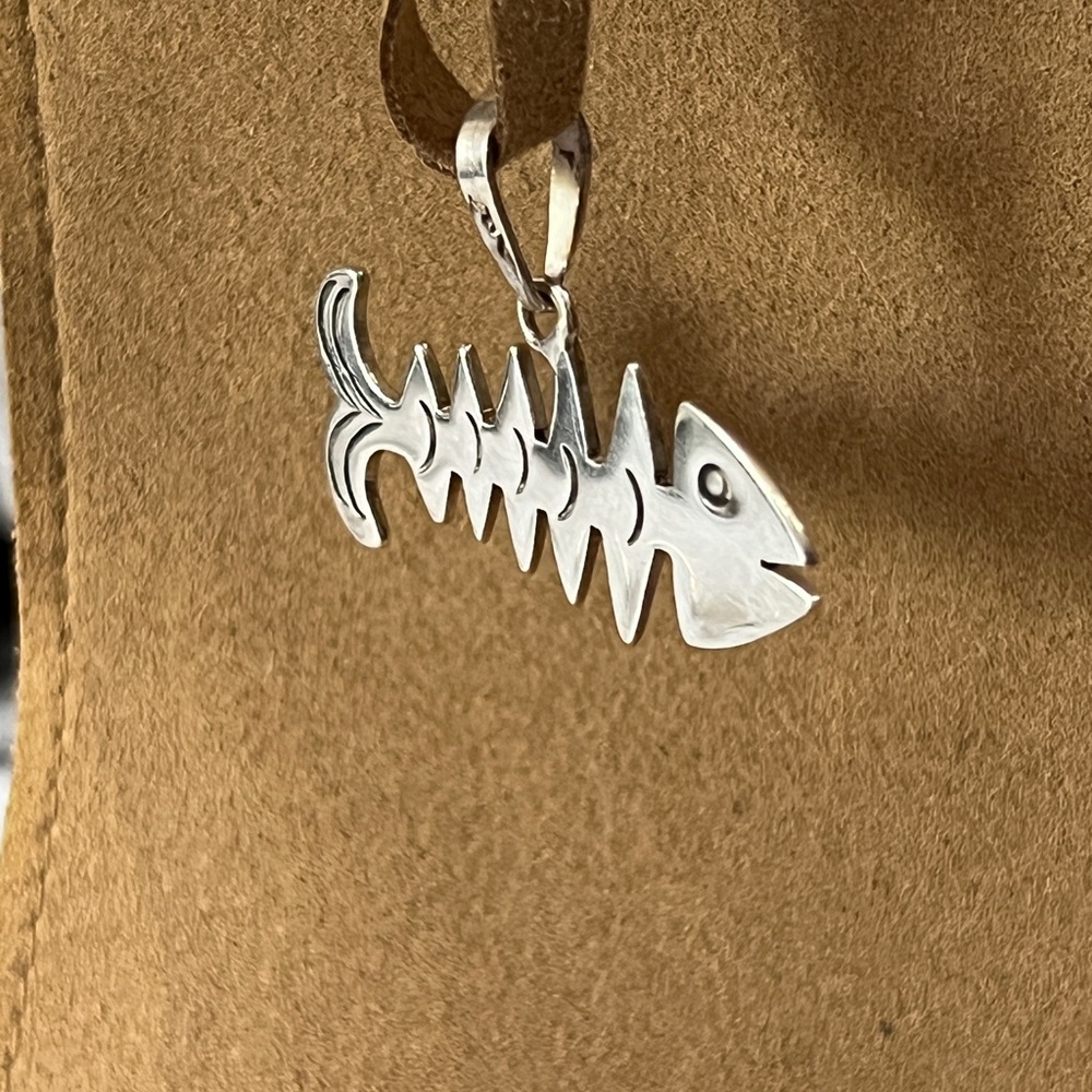 Silver Fish Skeleton Decor Accessory - Picture 3 of 4